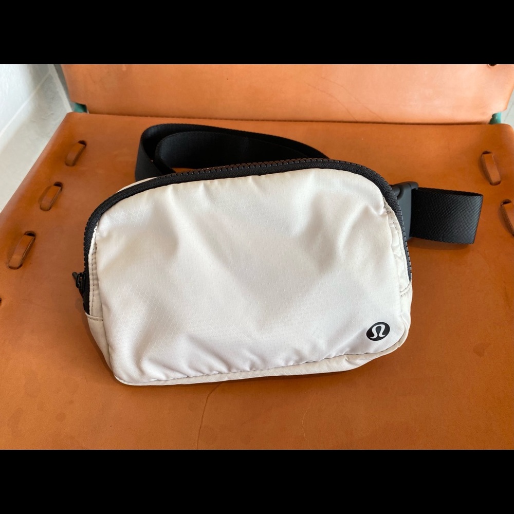 Lululemon Everywhere Belt Bag